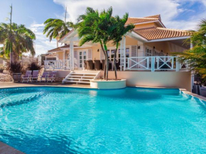 Villa Majestic - Six bedroom villa with great views of Spanish water